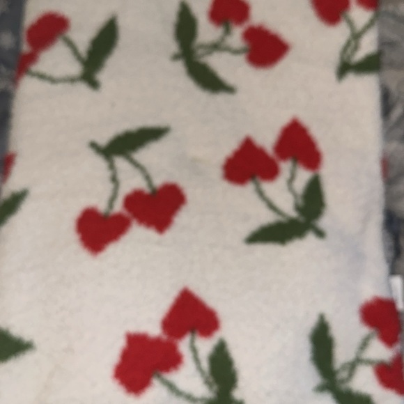 The Cozy Cottage Cherry Hearts Knitted Throw Blanket 🍒🍒♥️♥️ - Picture 2 of 6